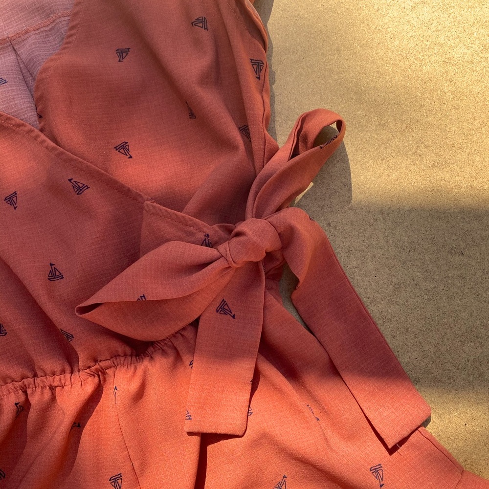 Cute Criss-Cross romper with tie